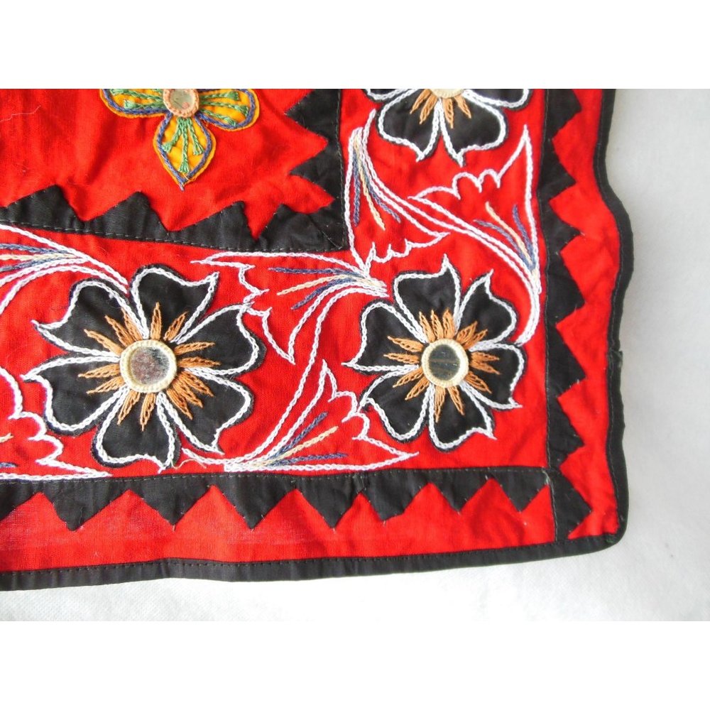 Hand Sewn Pipili Chandua Applique Wall Hanging Depicting Lord Jagannath and Othe - Picture 6 of 10